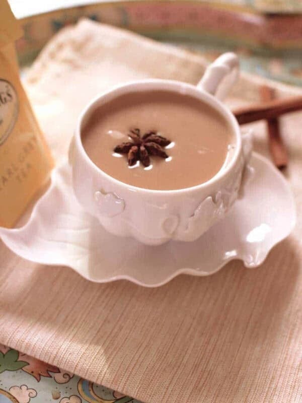 Cinnamon-Star Anise Tea Latte - Earl Grey tea infused with cinnamon and star anise and mixed with milk. Creamy, sweet and perfectly spiced.| www.zagleft.com